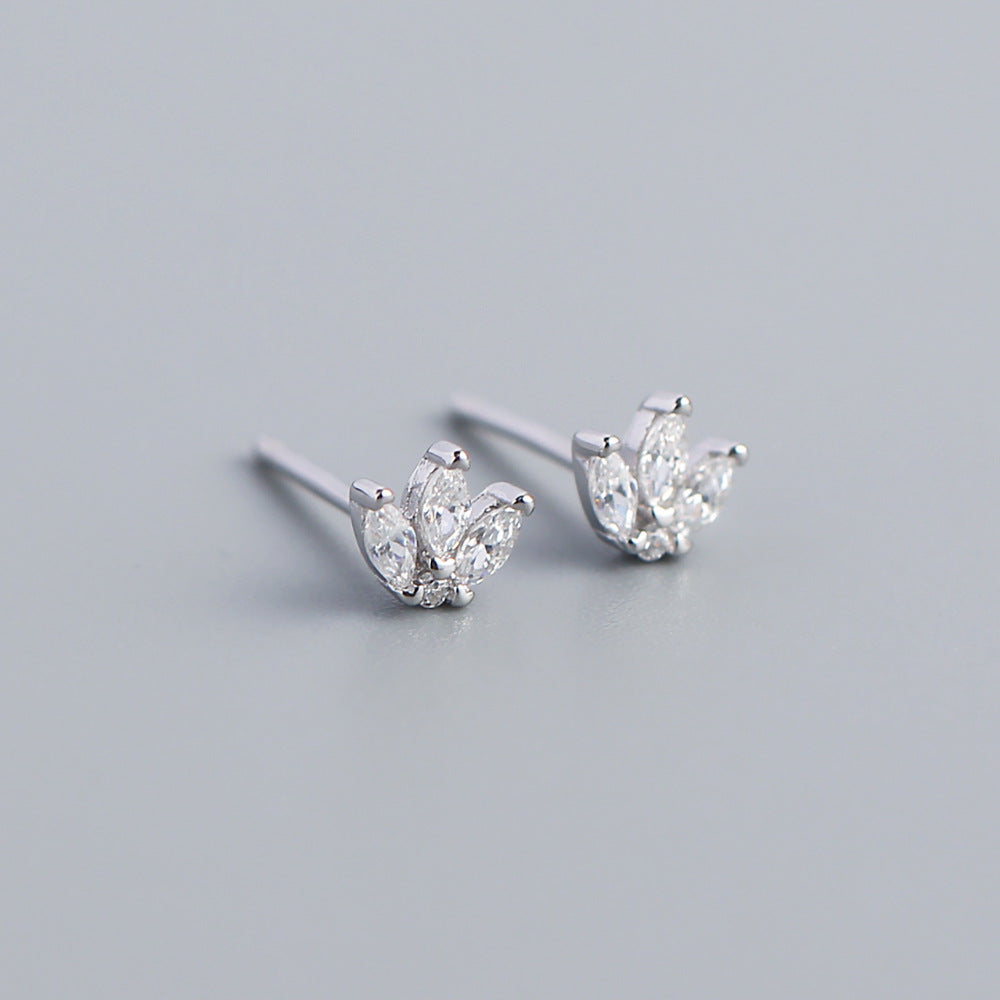 Fashionable Crown-Shaped S925 Sterling Silver Stud Earrings for Women with Rhinestone Inlay and Geometric Design