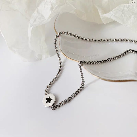 Collar Minimalista con Colgante de Estrella Geométrica de Acero de Titanio con Acabado Chapado en Cadena O para Uso Unisex