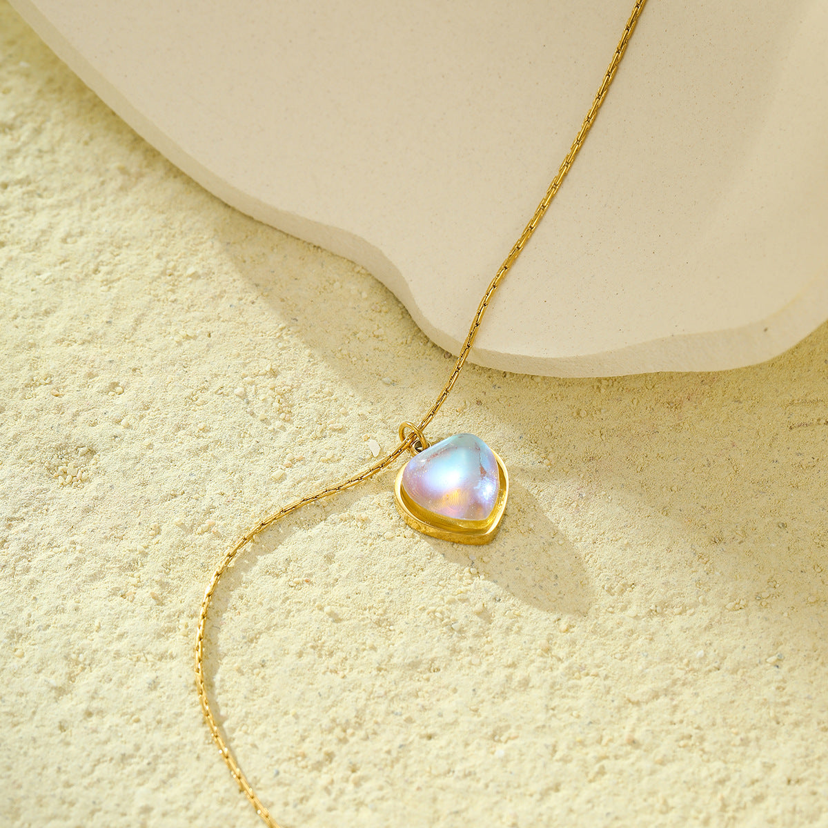 Minimalist Fashion-Forward Heart-Shaped Stainless Steel Necklace with 18K Gold Plating for Women
