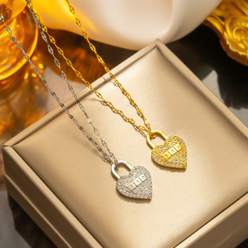 Luxury Titanium Steel Heart-Shaped Pendant Necklace for Women with Gold Inlay and Wavy Chain