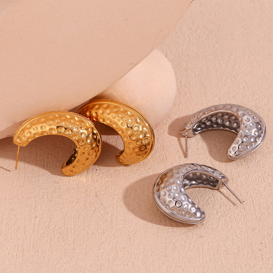 Orecchini a perno da donna geometrici alla moda in acciaio inossidabile placcati in oro 18K con texture a guscio di arachide martellato