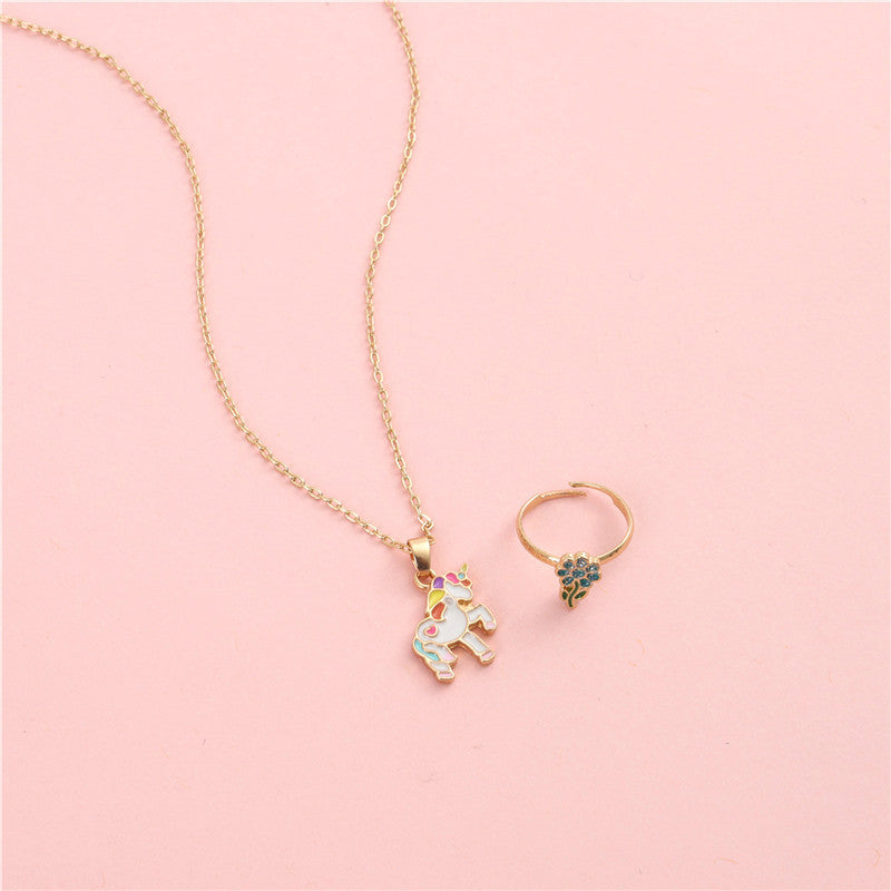 Conjunto de collar con colgante de unicornio floral minimalista con cadena de aleación y acabado esmaltado para niños