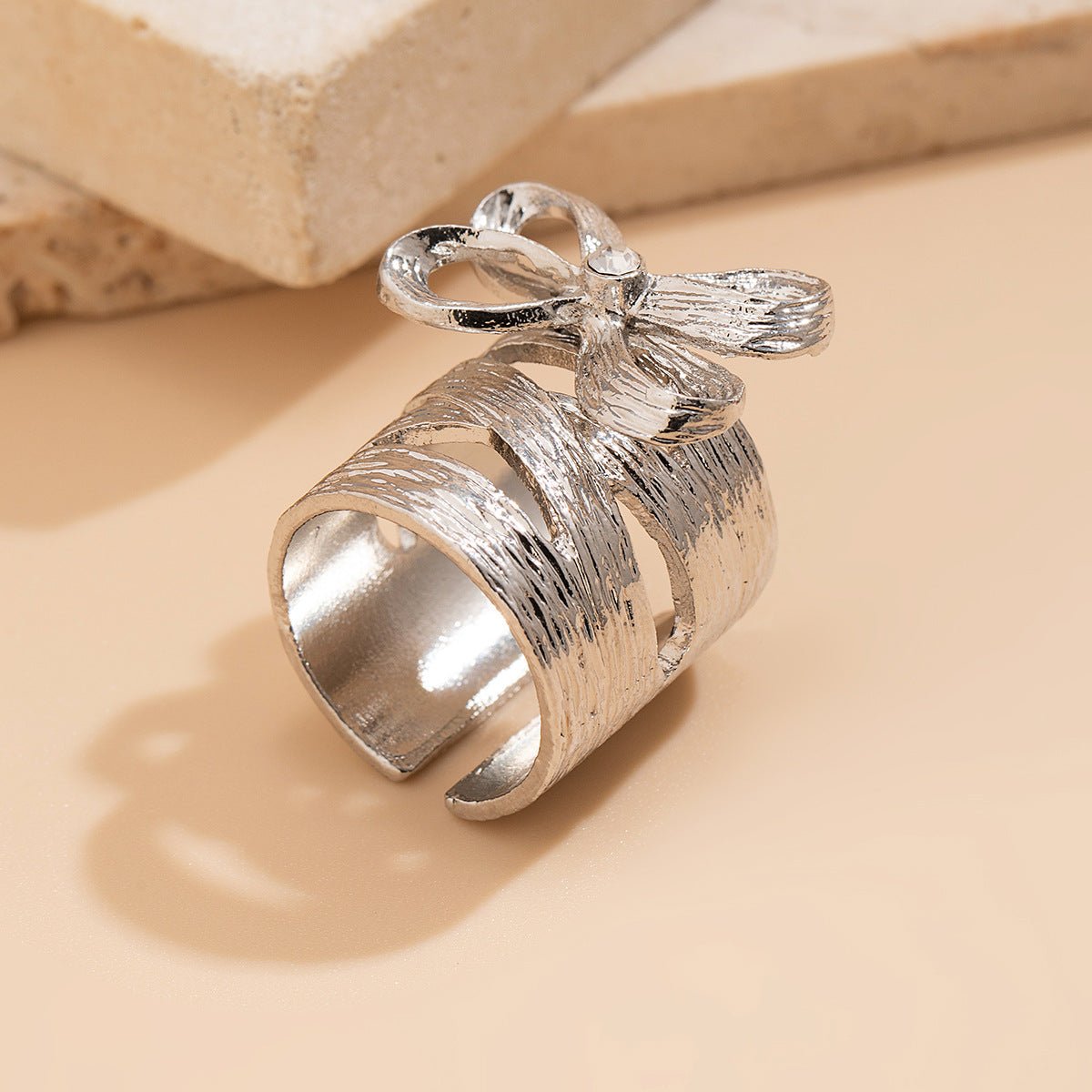 Minimalist Bow-Shaped Alloy Necklace with Simulated Pearl Pendant and Plated Finish for Women