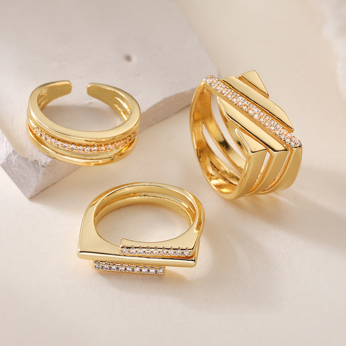 Vintage Geometric Open Ring in Copper with Gold Plating and Zircon Inlay for Women