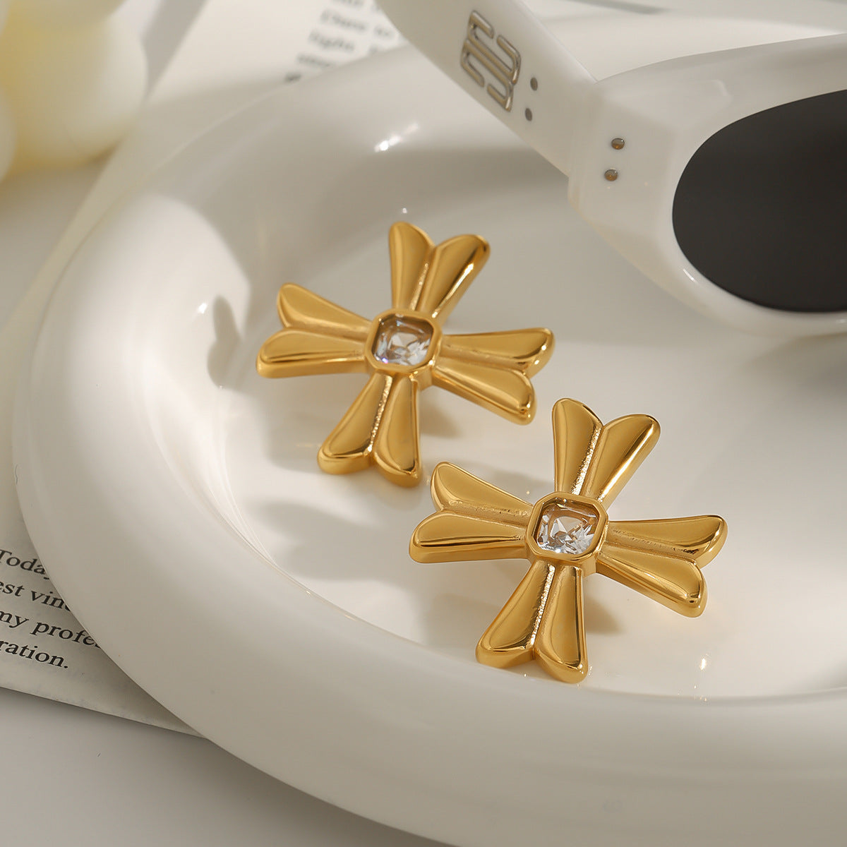 Pendientes de titanio con forma de cruz minimalista para mujer, con incrustaciones de pedrería y acabado chapado