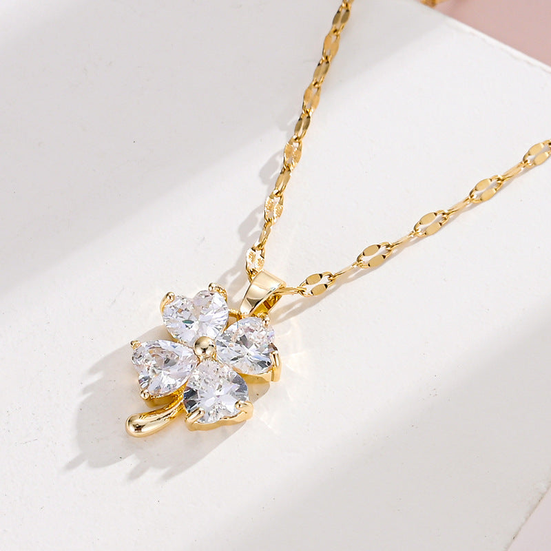 Collana con pendente a quadrifoglio per donna in acciaio al titanio placcato oro, catena clavicola minimalista, graziosa e fresca