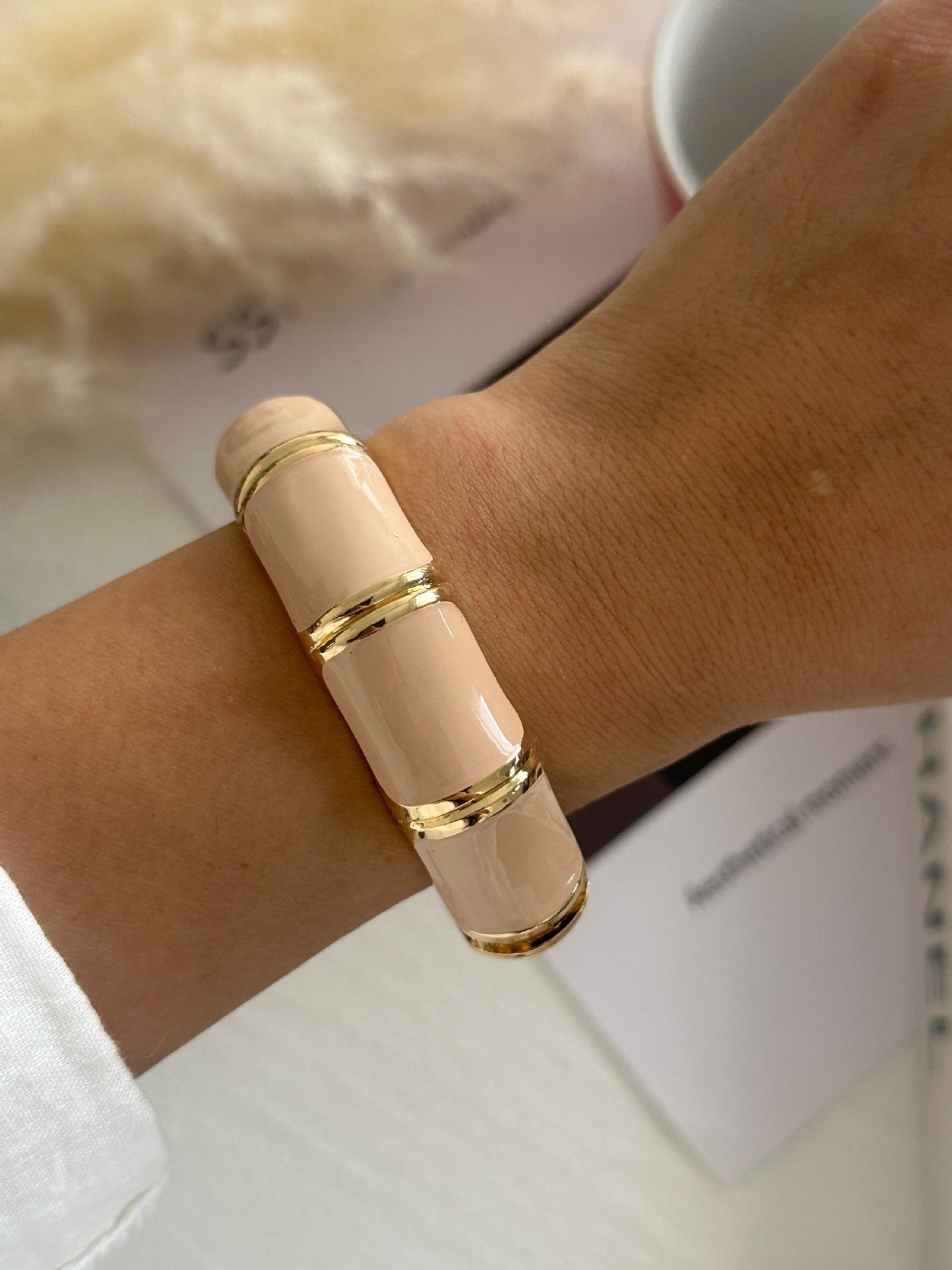 Bracciale da donna a polsino in lega smaltata pesante vintage con bambù geometrico
