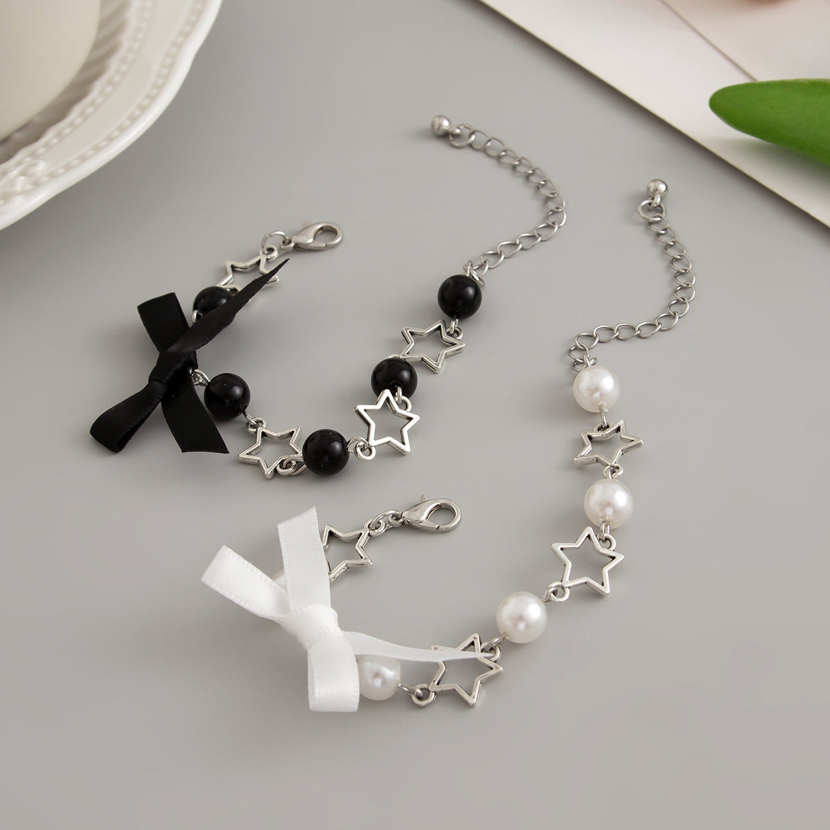 Pulsera minimalista dulce con mariposa, lazo, borla, estrella y corazón para mujer con perla de imitación y acabado chapado