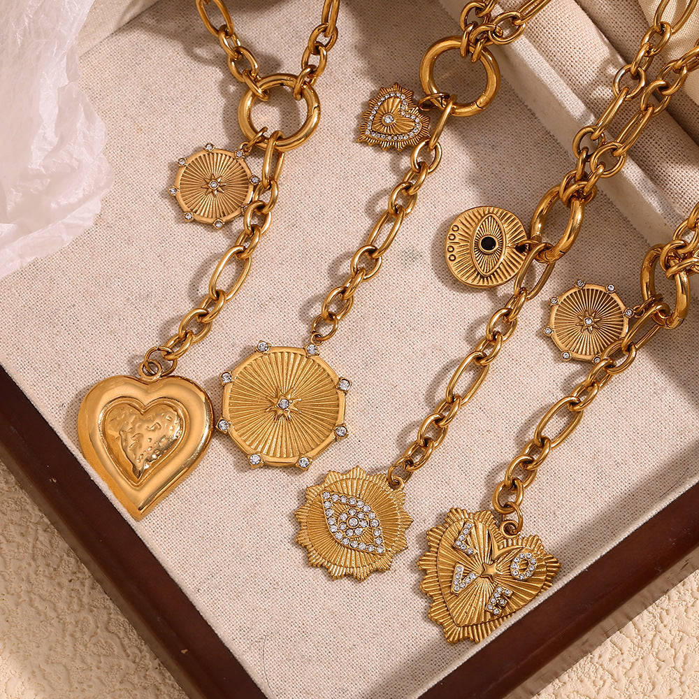 Collana girocollo con ciondolo a cuore in acciaio inossidabile minimalista placcato oro 18 carati e nappe pendenti su catena O-ring