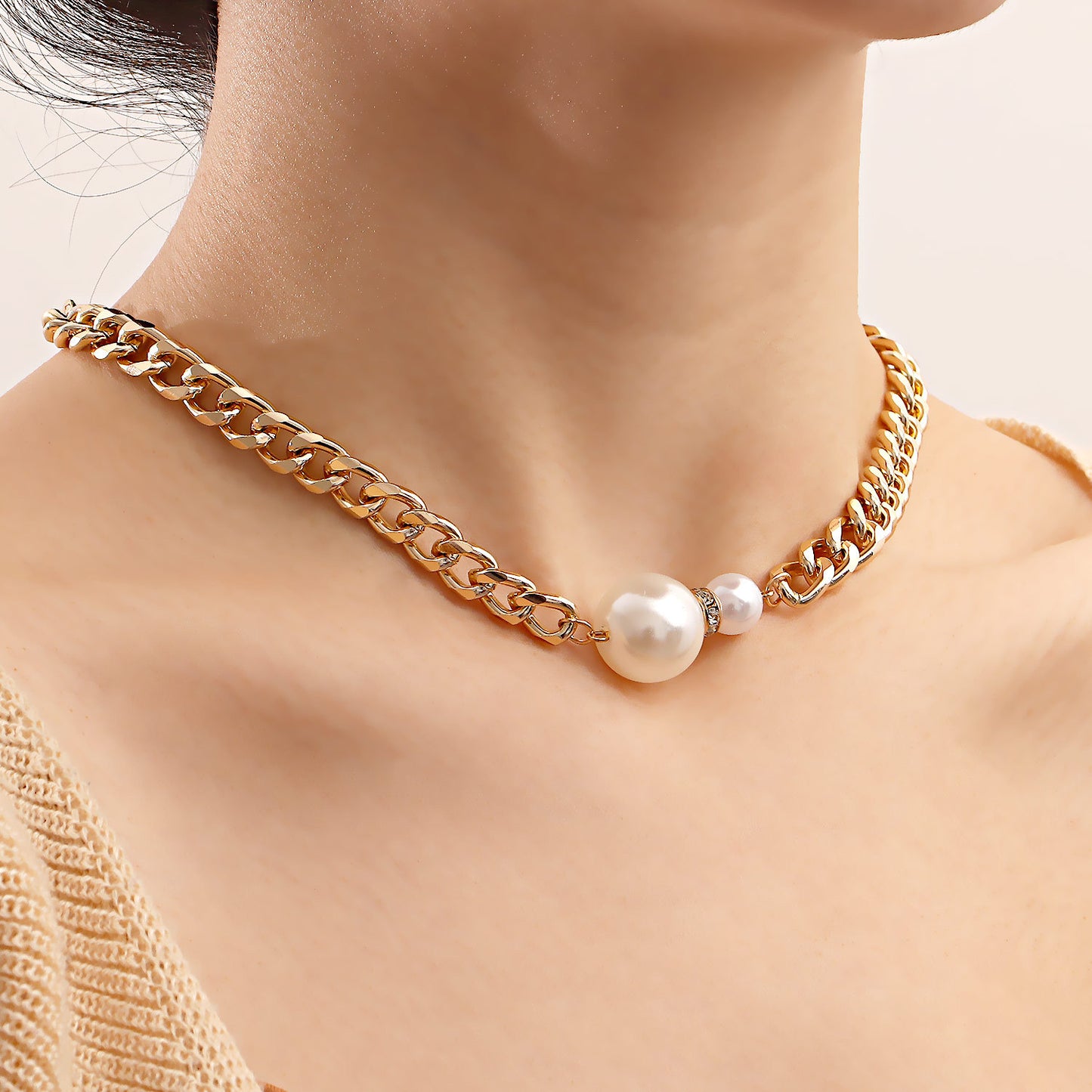 Vintage Street Style Geometric Alloy Pendant Necklace with Plated Finish and Clavicle Chain