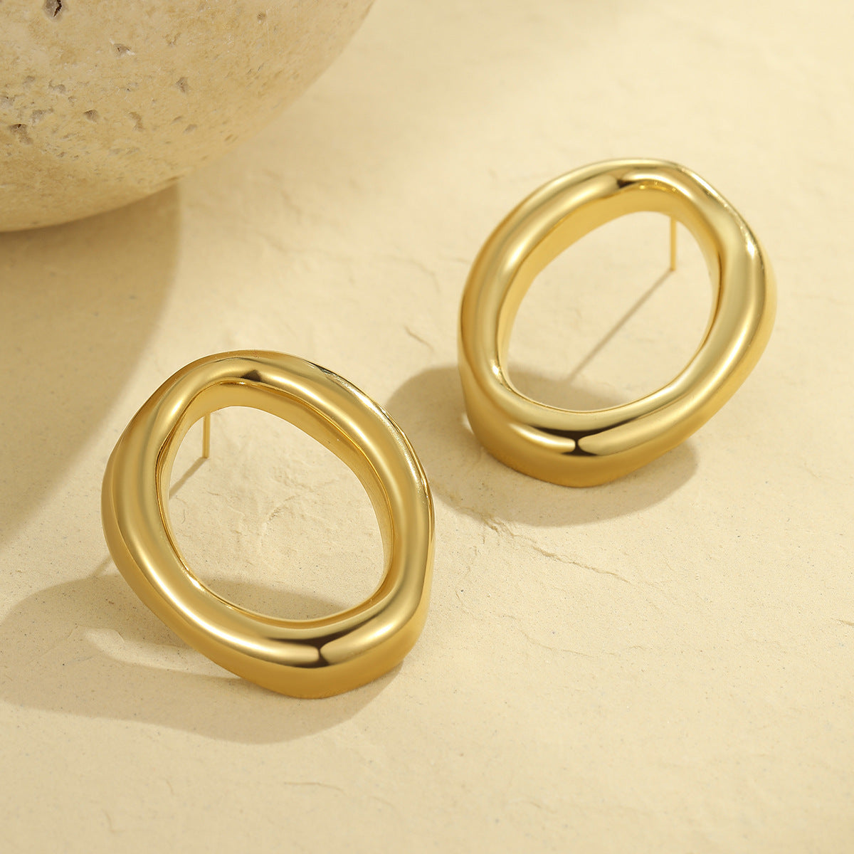 Orecchini a cerchio da donna in acciaio inossidabile geometrici irregolari alla moda con finitura galvanica