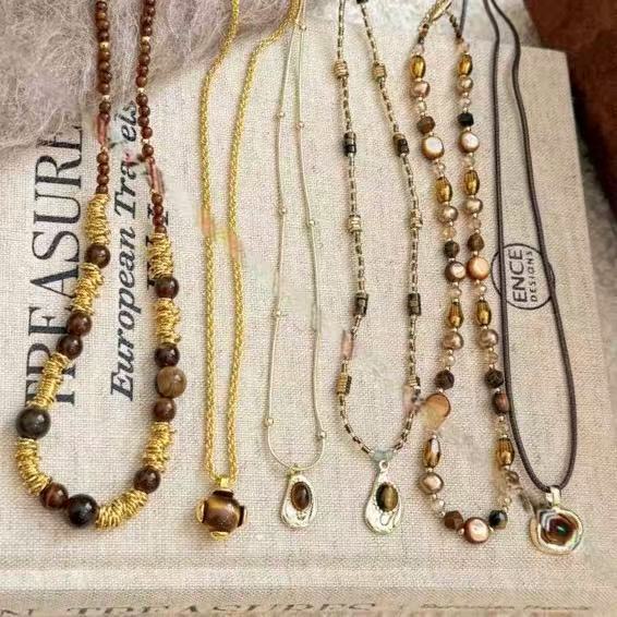 Collana pendente occhio di tigre in stile retrò con design geometrico da donna, catena a maglie color oro, accessorio minimalista di lusso