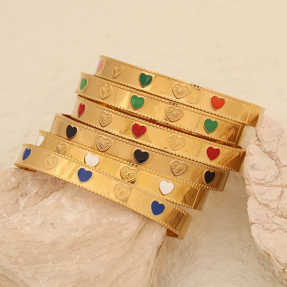 Braccialetto vintage da donna a forma di cuore in acciaio inossidabile con finitura placcata