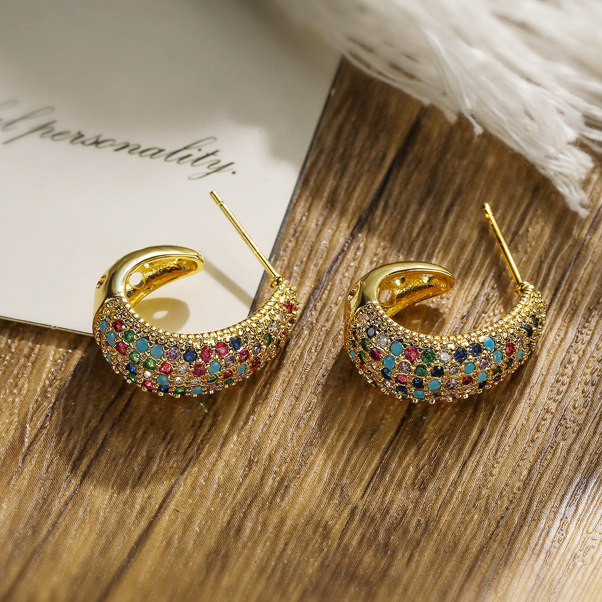 Orecchini Geometrici Minimalisti in Rame con Placcatura in Oro Vero e Intarsi in Zircone per Donna