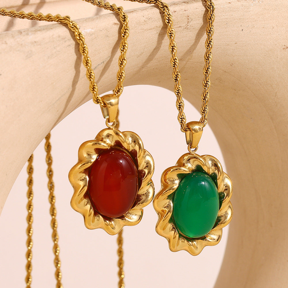 Elegante collana a pendente geometrico d'ispirazione vintage in acciaio inossidabile con placcatura in oro 18 carati e intarsio in agata rossa da donna