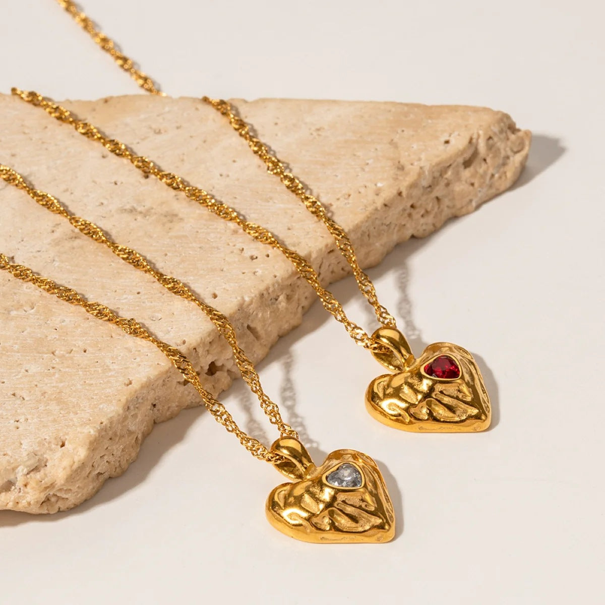 Collana Pendente Minimalista a Cuore in Lega con Intarsio di Strass e Placcatura in Oro da Donna