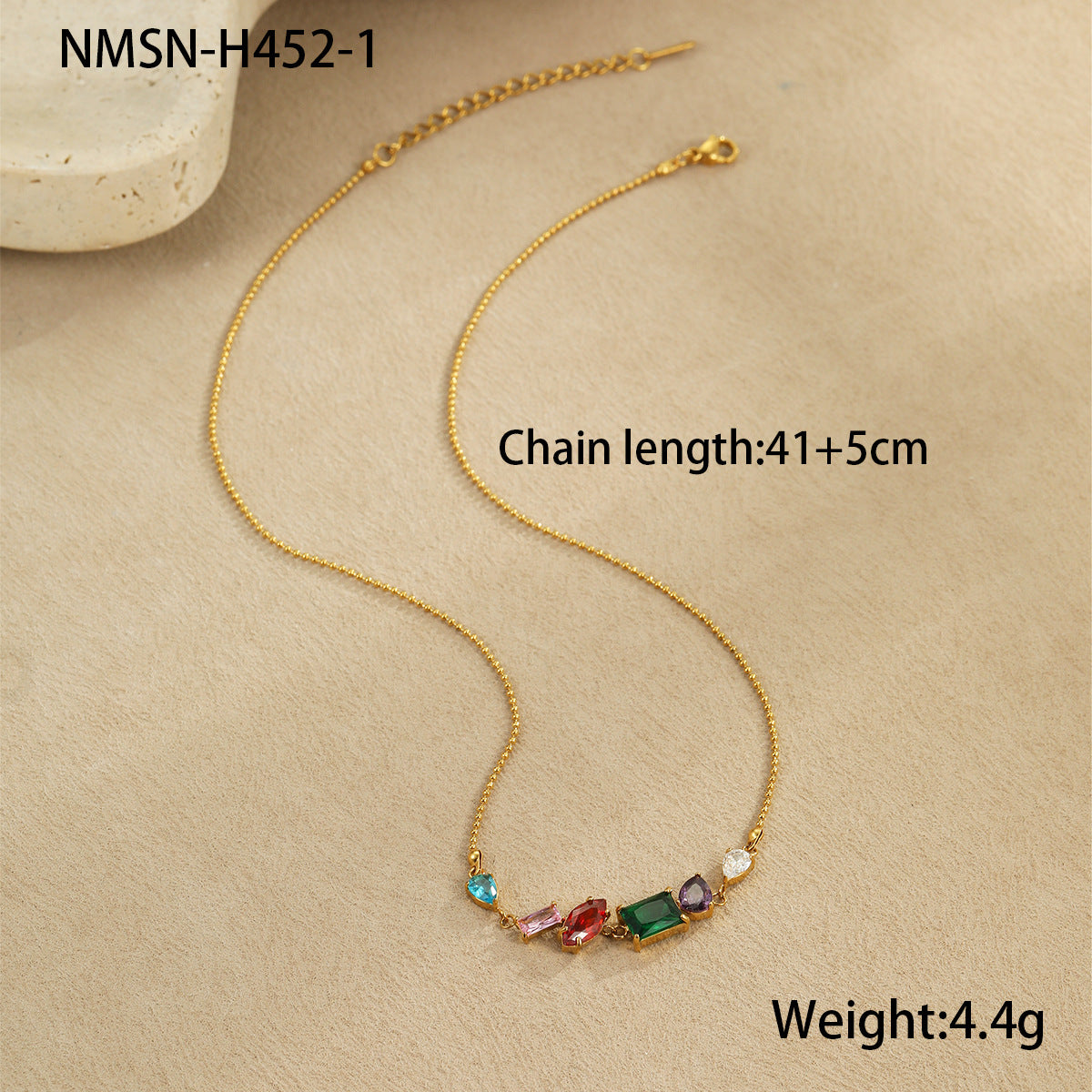 Collana da donna alla moda in acciaio inossidabile con geometrie, placcatura in oro e accenti di zirconi colorati