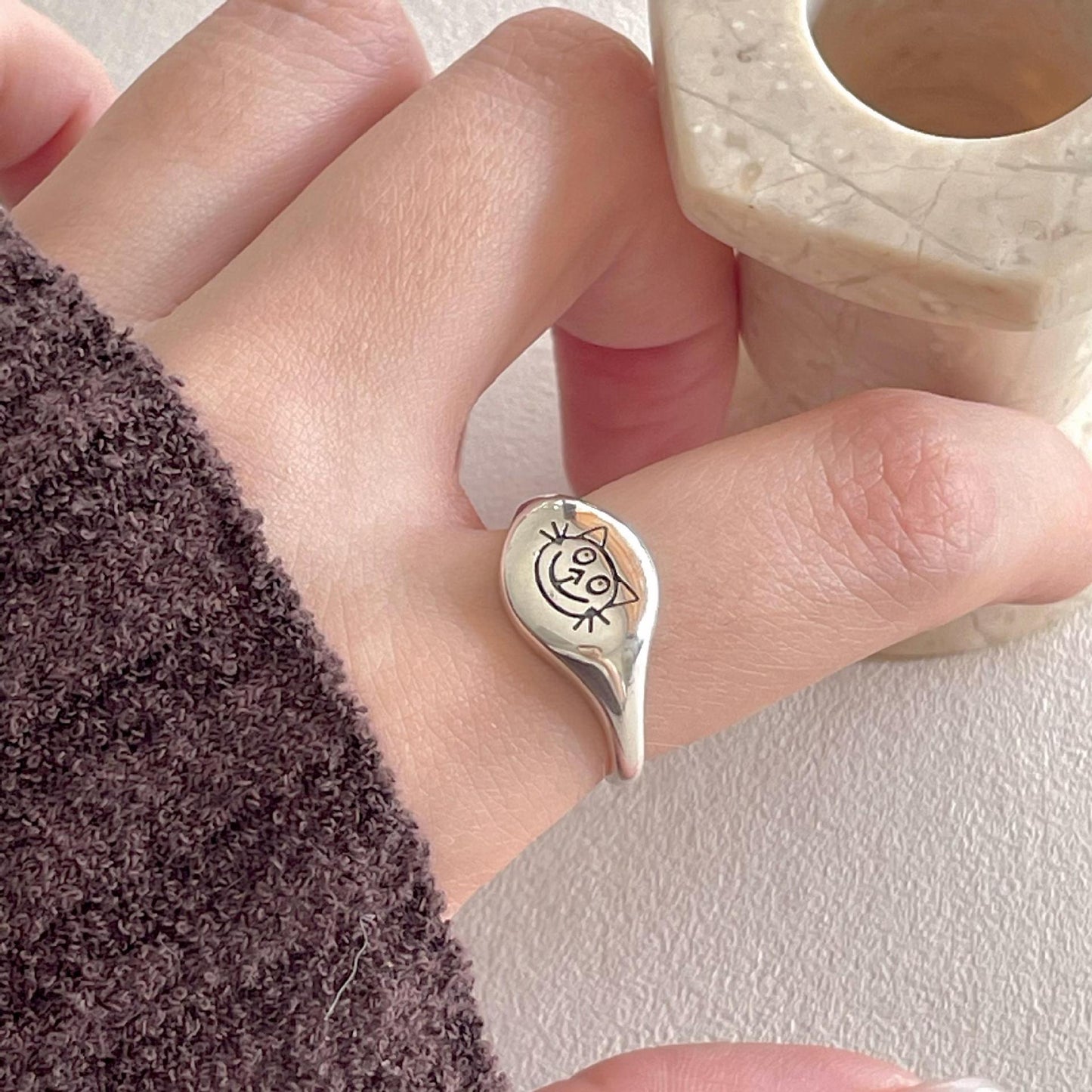 Anillo Minimalista de Gato Geométrico Dulce Plata de Ley 925 Acabado Mate Joyería para Mujer