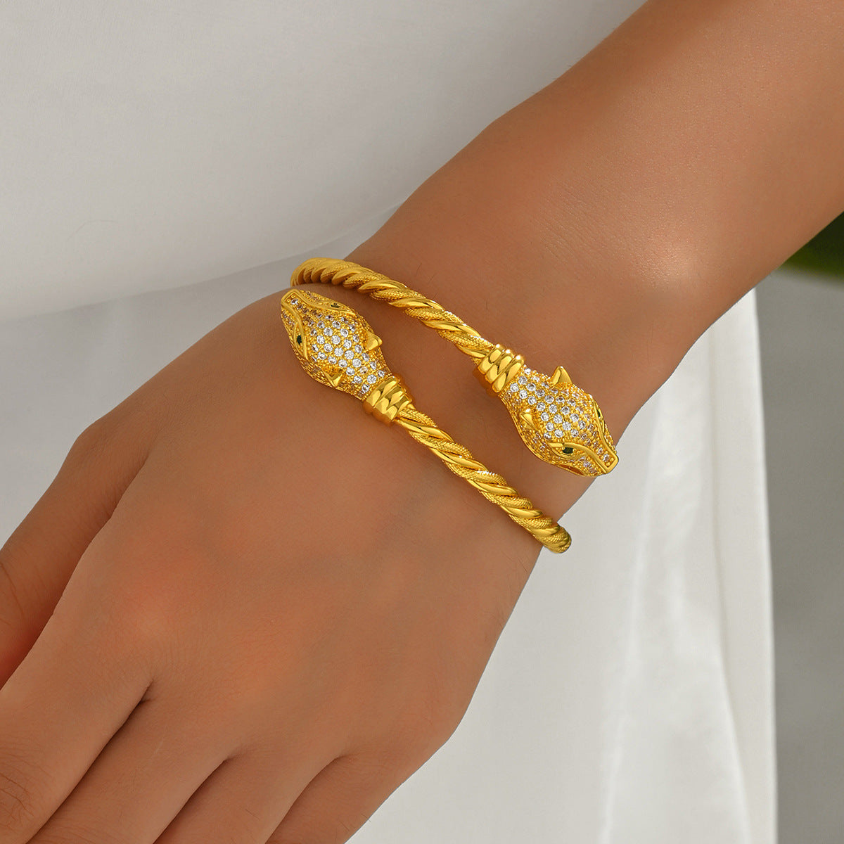Fashion-Forward Snake-Shaped Copper Alloy Bracelet with Rhinestone Inlay for Women