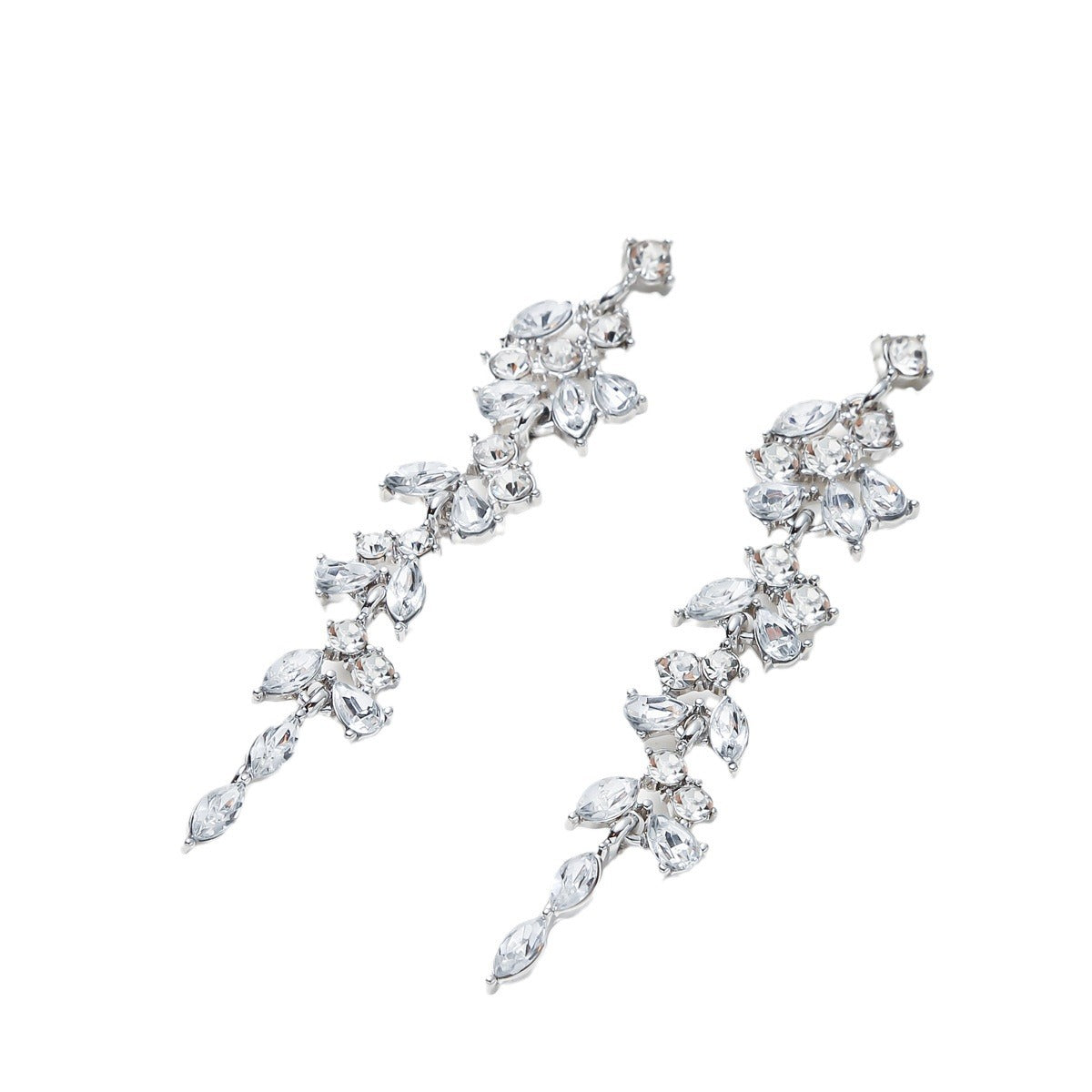 Pendientes Minimalistas de Borla de Estilo Coreano con Tachuelas de Aleación en Forma Floral con Incrustaciones de Zirconia