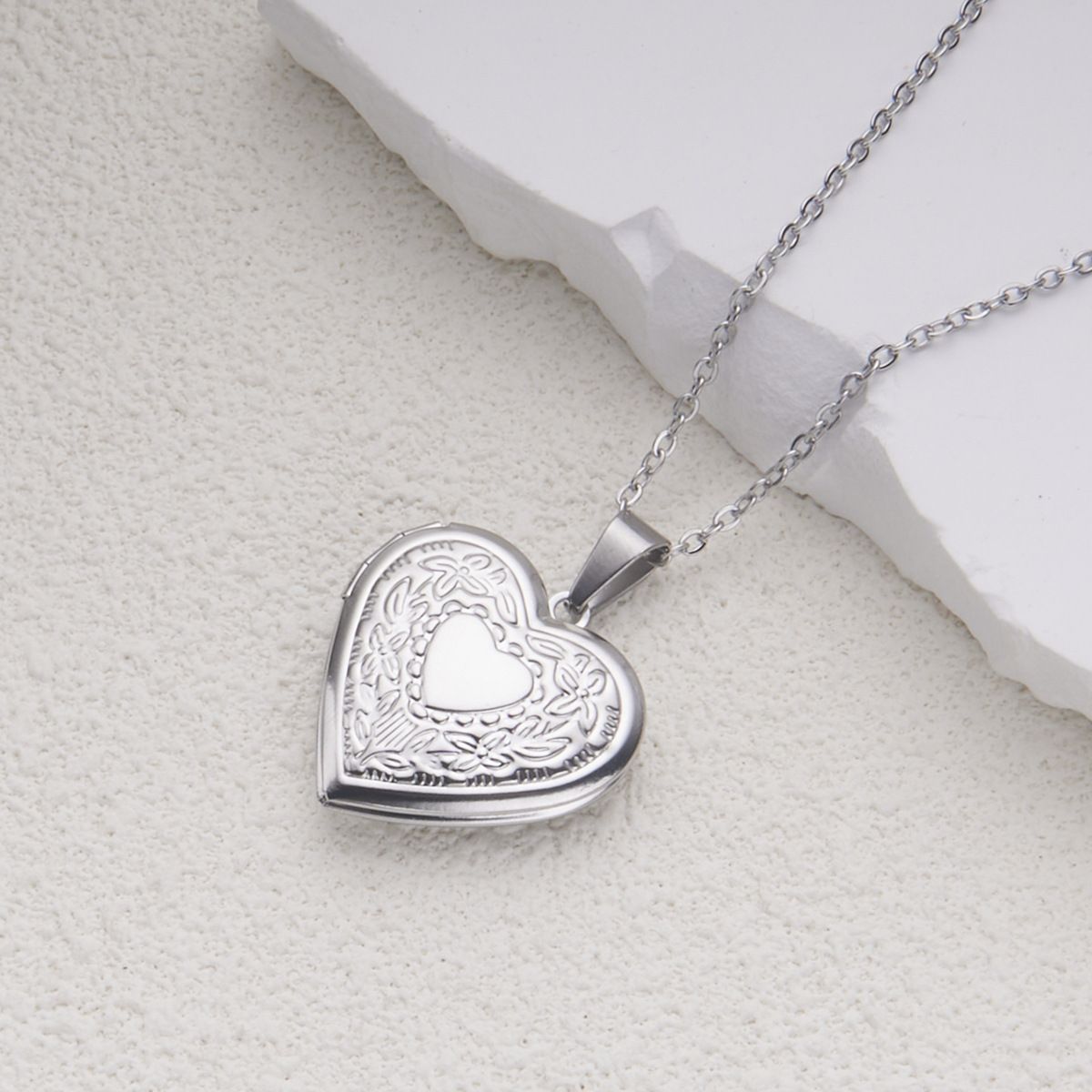 Charm Heart-Shaped Opening Photo Locket Pendant Necklace for Women in Stainless Steel with Plated Finish