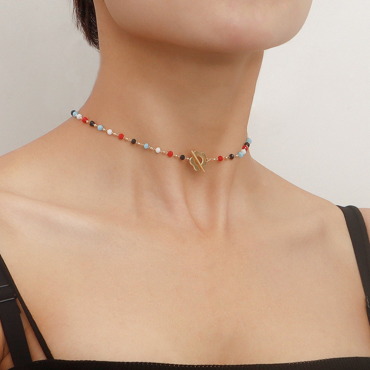 Minimalist Floral Pendant Necklace in Alloy with Plated Finish Short Geometric Design for Women