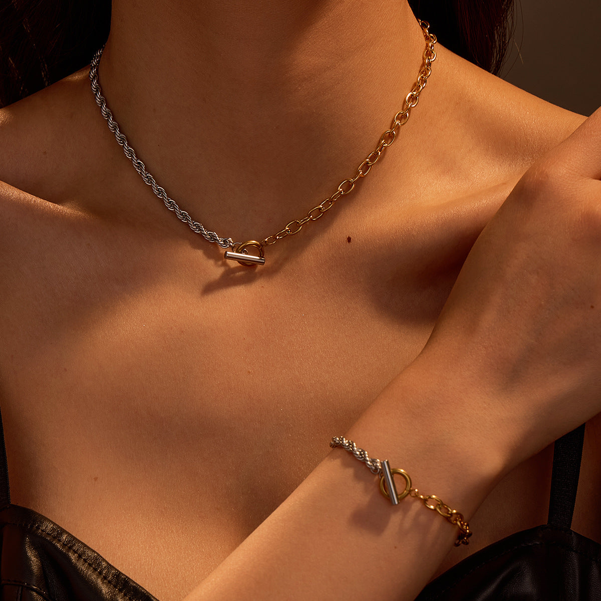 Fashionable Geometric Stainless Steel Necklace with Plated Finish for Women