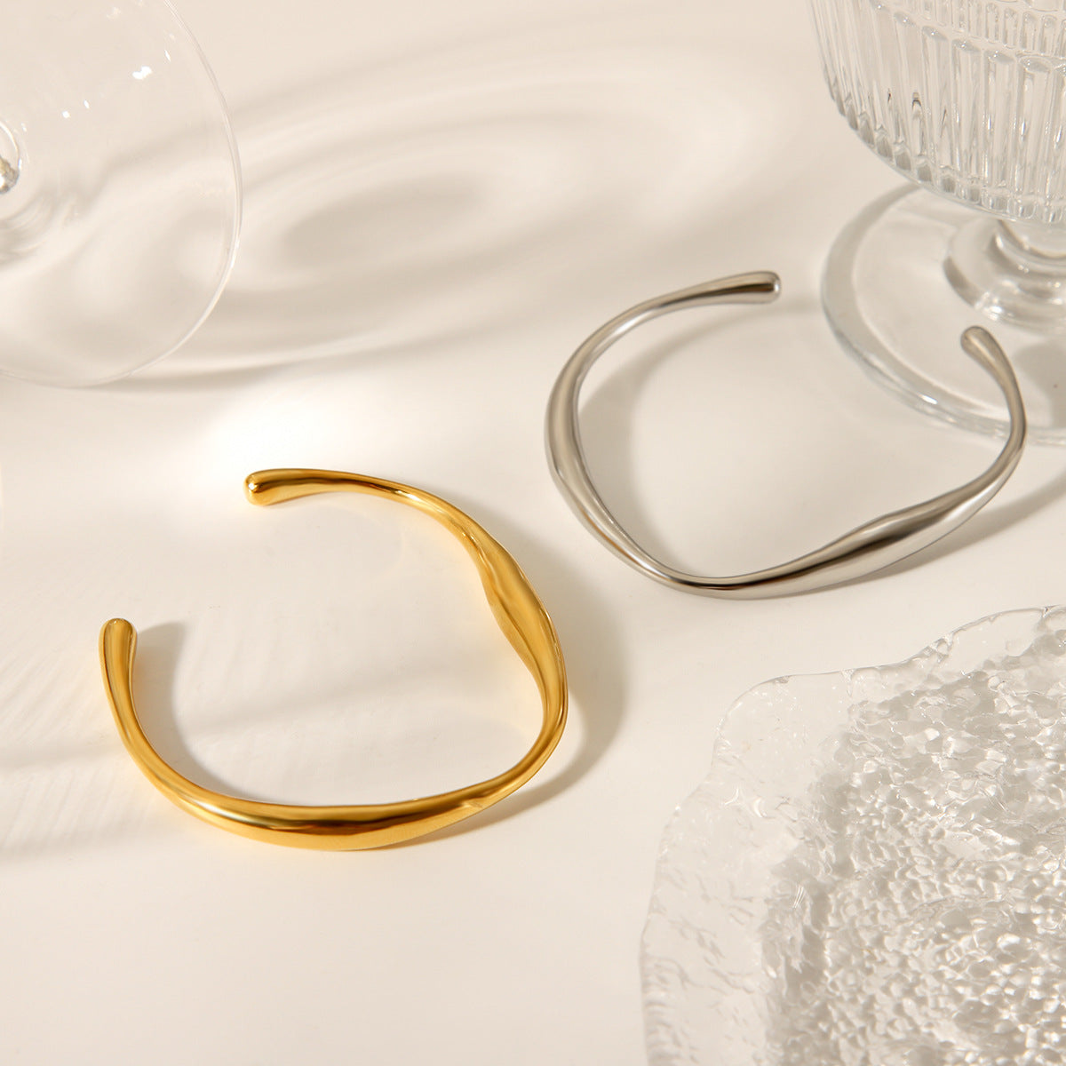 Bracciale geometrico irregolare minimalista in acciaio inossidabile con placcatura per donna