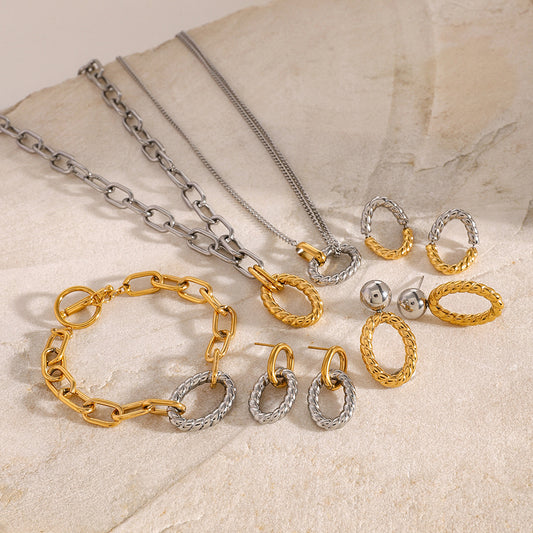 Collar minimalista geométrico de acero inoxidable con colgante de acero de titanio y acabado chapado para mujer