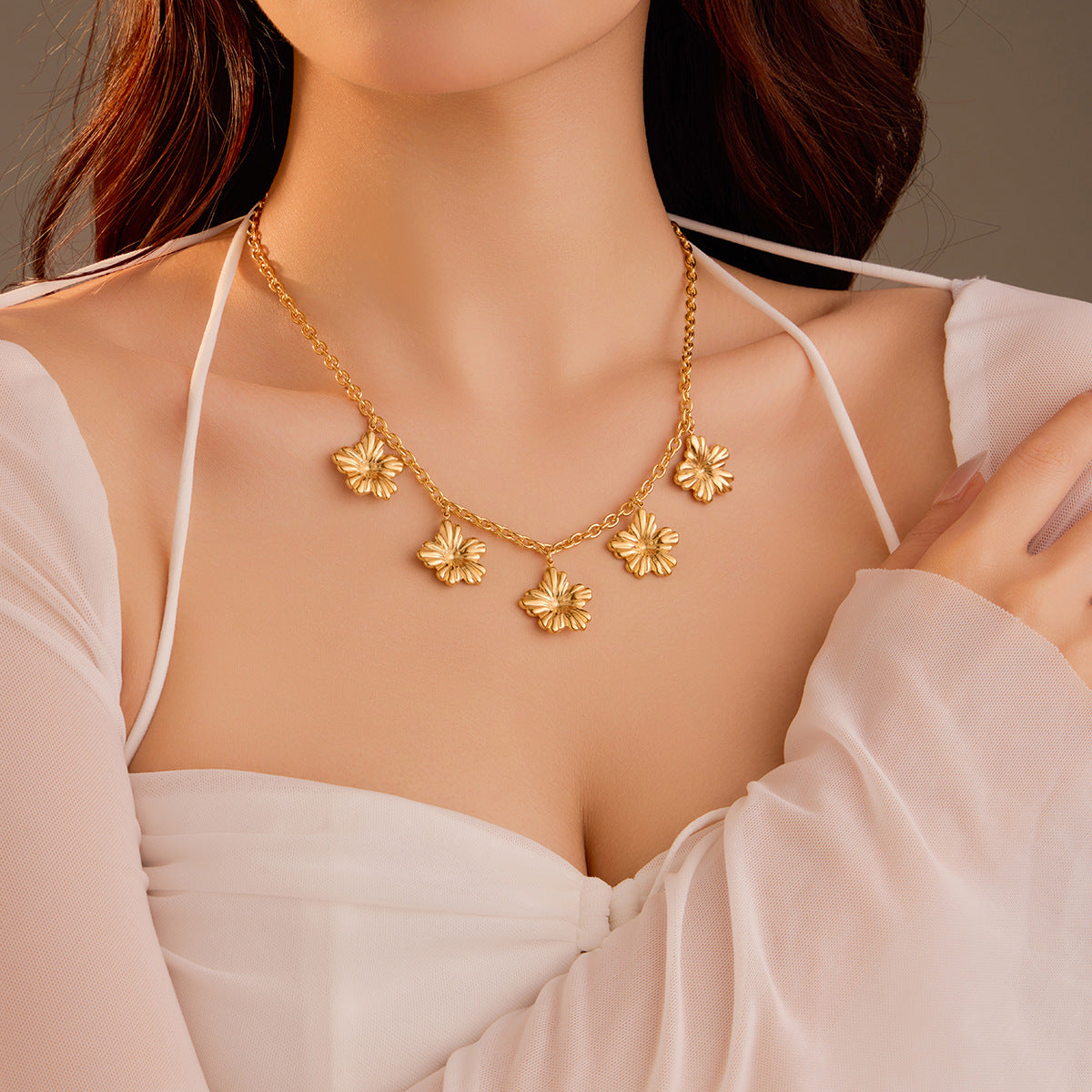 Collar minimalista con colgante de pétalo irregular para mujer en acero inoxidable con acabado galvanizado