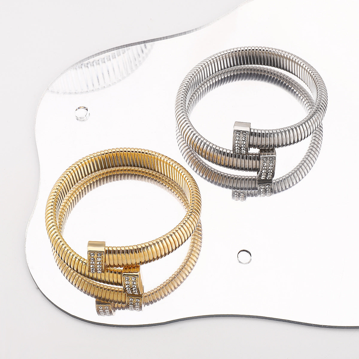 Juego de collar con dije geométrico minimalista y brazalete para mujer con hierro chapado y detalles de diamantes de imitación