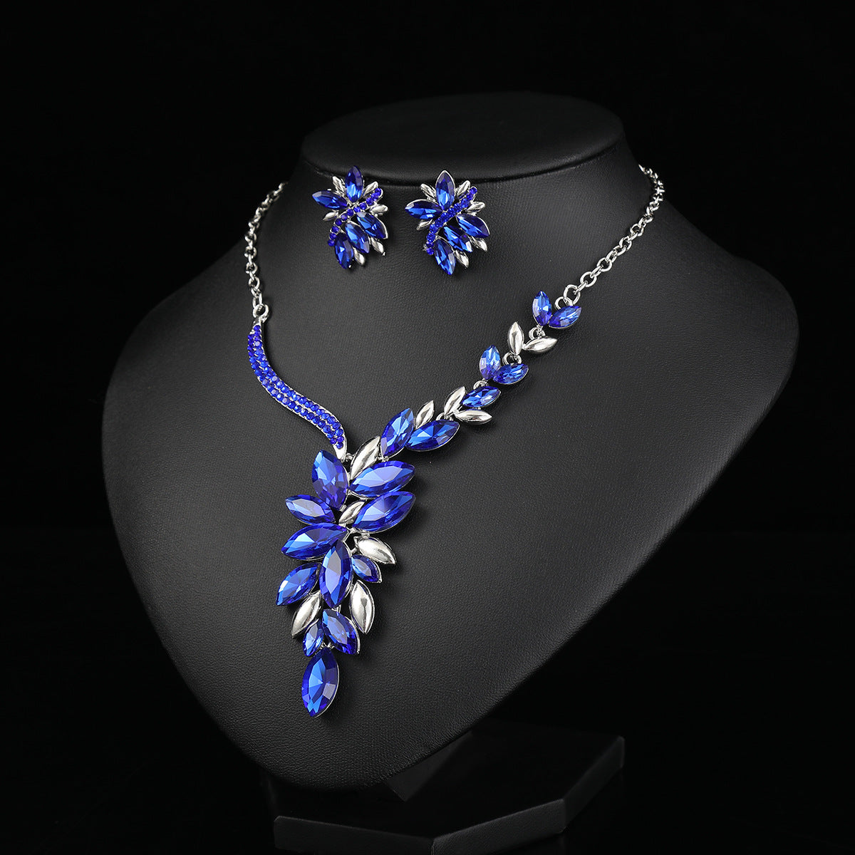 Elegant Floral Wedding Necklace Set for Women with Alloy Pendant, Rhinestone Inlay, Gold Plated O-Chain, Fresh and Sweet Style