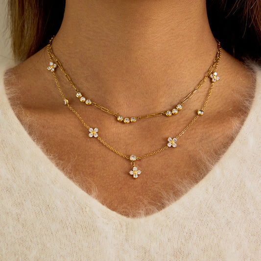 Collar de Acero de Titanio Chapado en Oro de 18K con Trébol de Cuatro Hojas Geométrico Minimalista para Mujer
