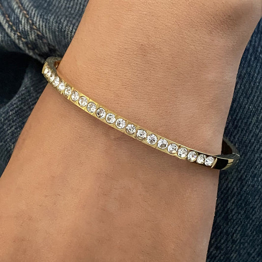 Pulsera de puño minimalista geométrica de acero inoxidable con diamantes de imitación y acabado enchapado para mujer