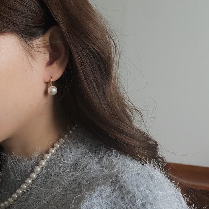 Sweet Fresh Natural Style Water-Drop Shaped 925 Sterling Silver Pearl Stud Earrings with Letter Accent