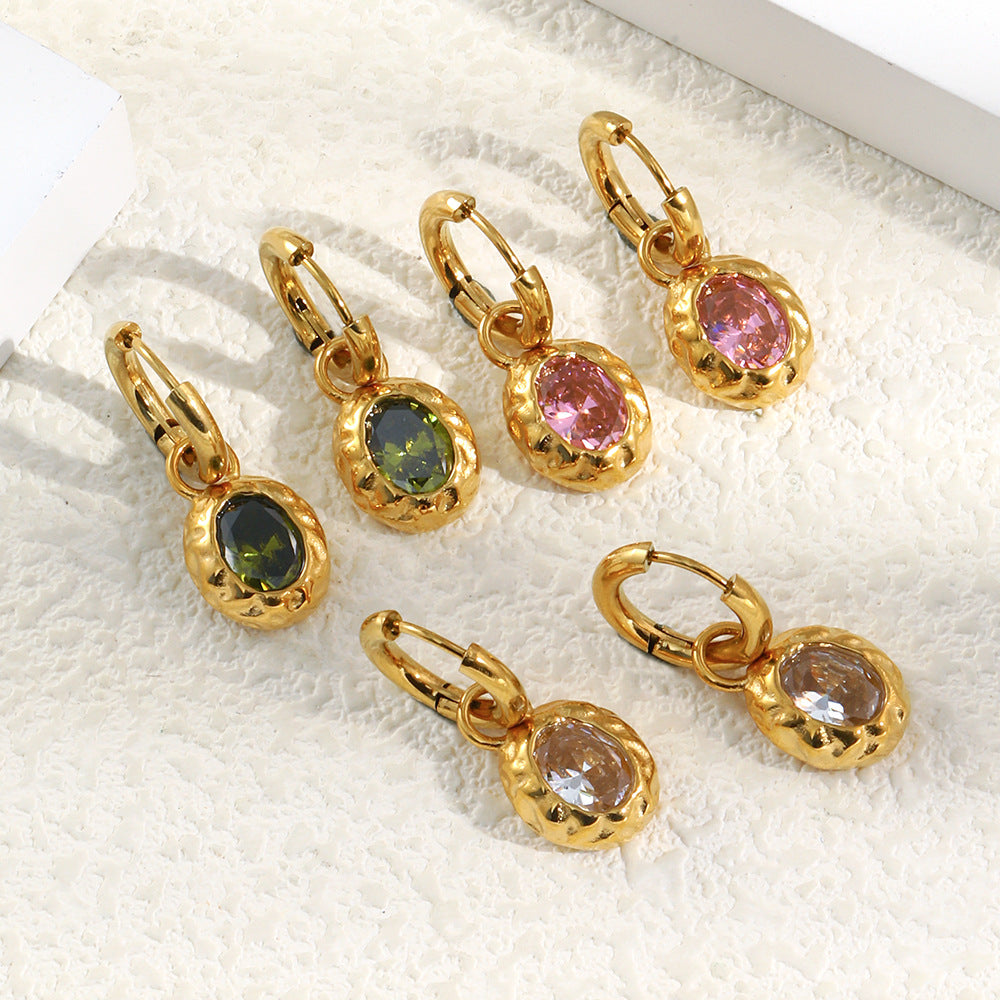 Orecchini a Cerchio Minimalisti Ovali in Acciaio Inossidabile Placcato Oro 18K con Texture Martellata e Piccolo Zircone
