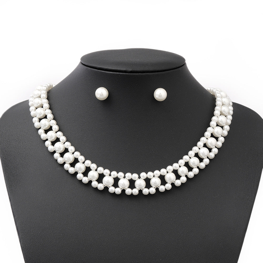 Set di collana a tre strati di perle Minimalist Luxe con orecchini e bracciale abbinati per donna, gioielli placcati con perle finte