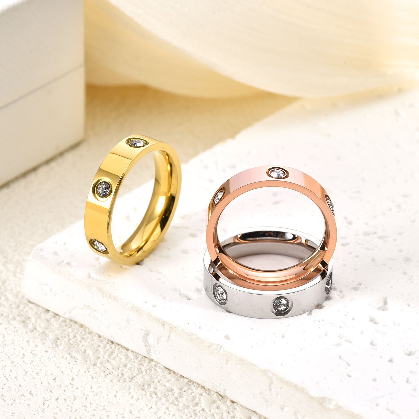 Luxury Minimalist Geometric Round Titanium Steel Plated Ring with 6 Rhinestones for Unisex