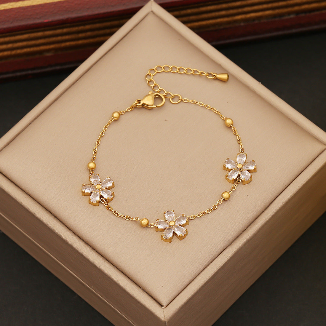 Collana pendente floreale alla moda in acciaio inossidabile con ciondolo in acciaio al titanio e finitura galvanizzata per donna