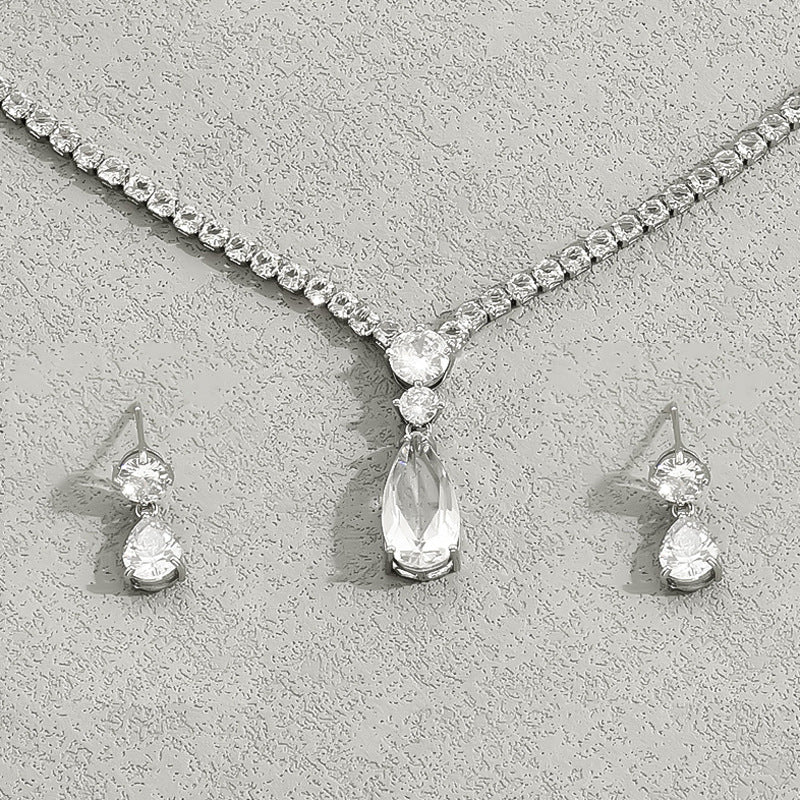 Set minimalist di orecchini e collana da donna, con zirconi intarsiati, a goccia e delicata catena per clavicola