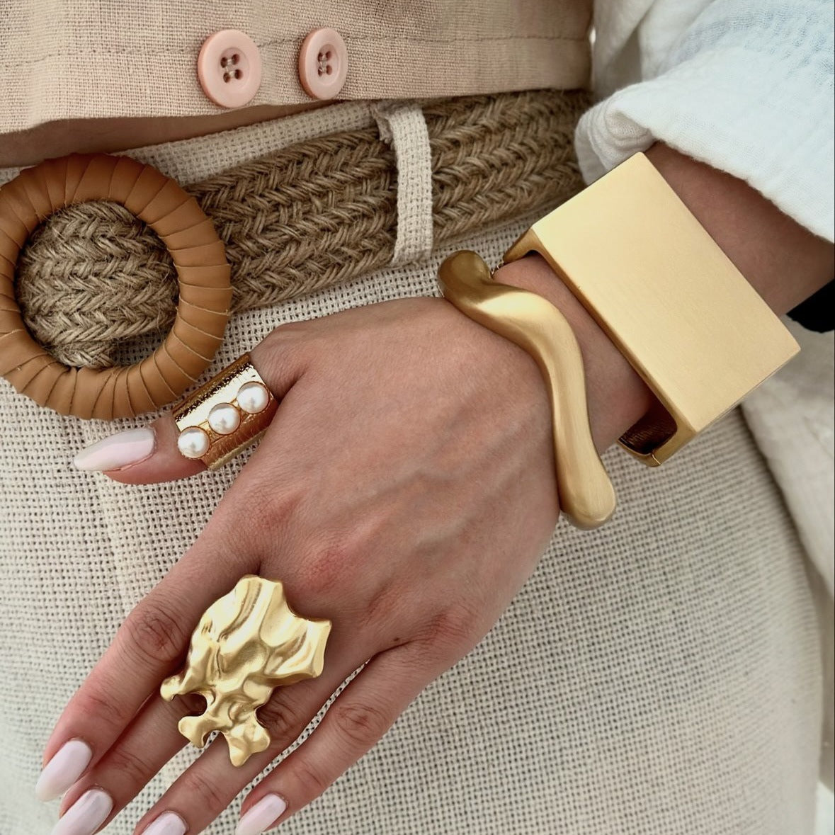 Luxury Casual Solid Color Plated Alloy Bracelet
