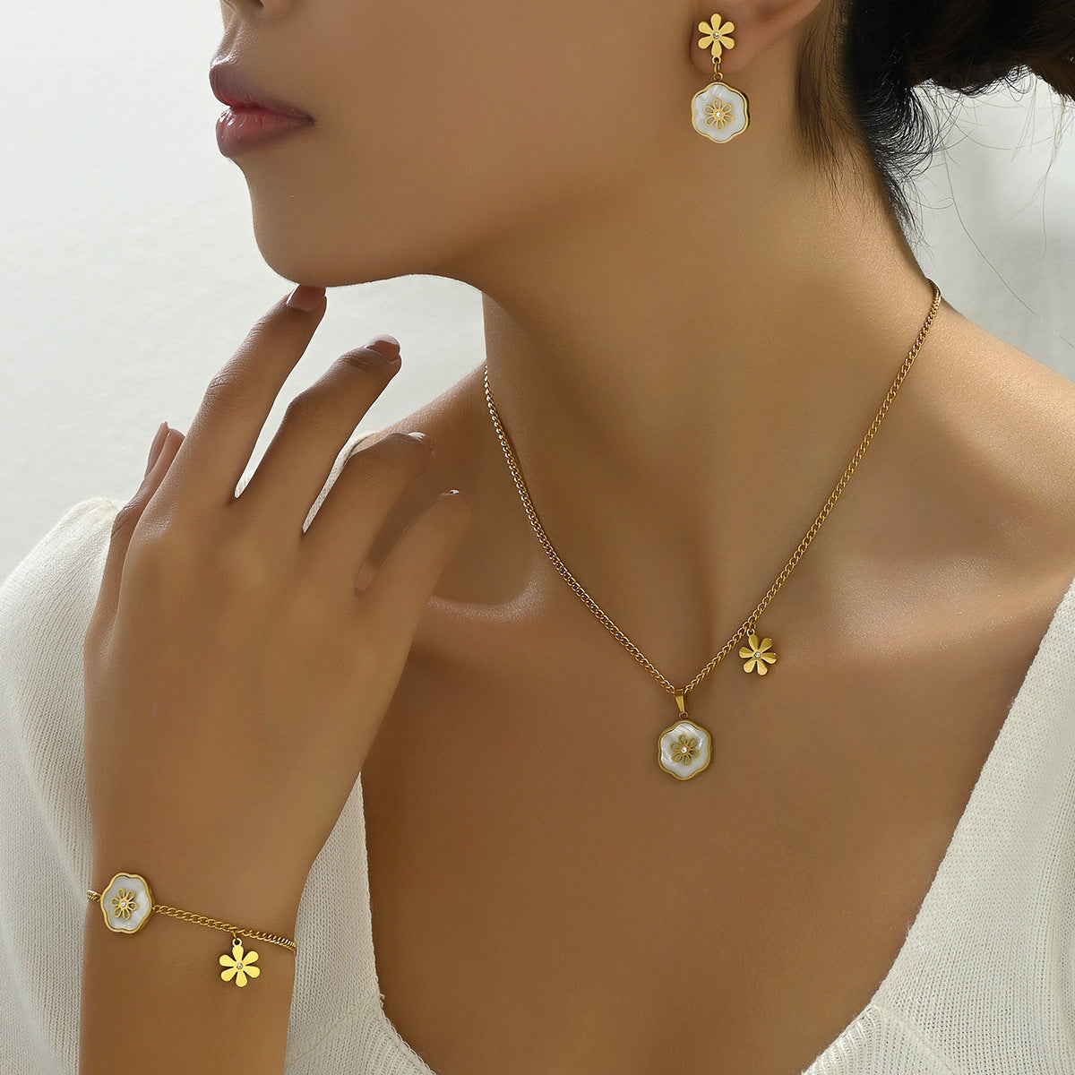 Juego de collar, pendientes y pulsera de cobre estilo floral fresco y dulce con incrustaciones de nácar para mujer