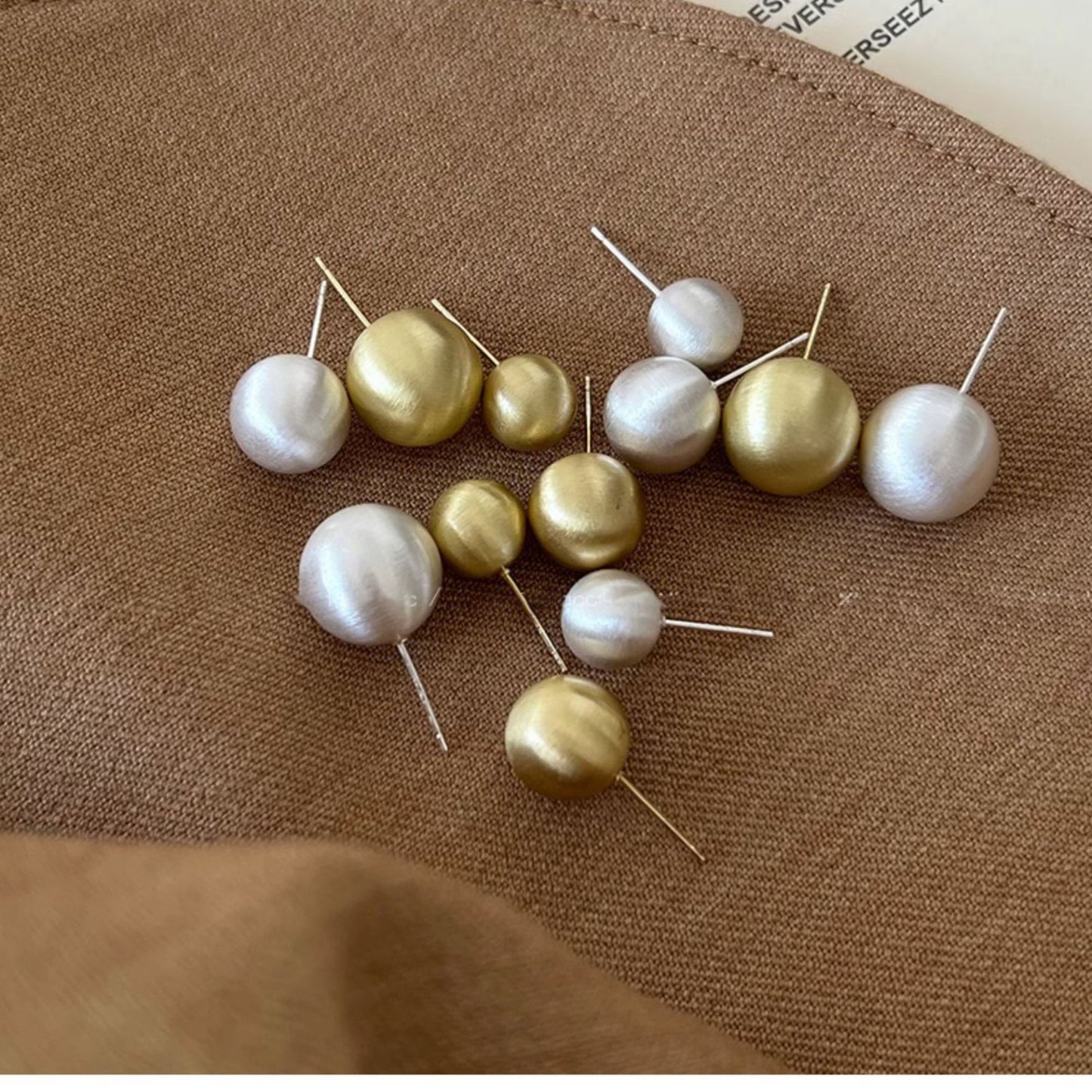 Pendientes Redondos Geométricos Minimalistas para Mujer con Postes de Plata 925 y Base de Cobre Chapado para un Lujo Elegante y Discreto de Uso Diario