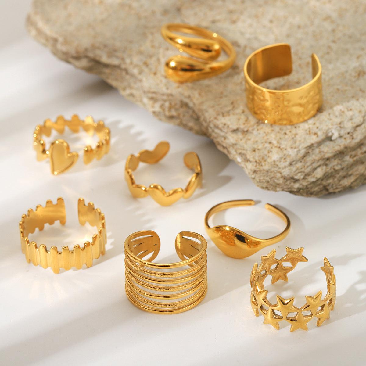 Anillo Abierto Minimalista en Acero de Titanio con Baño de Oro de 18 quilates para Mujer, Diseño de Corazón y Estrella Esmaltados