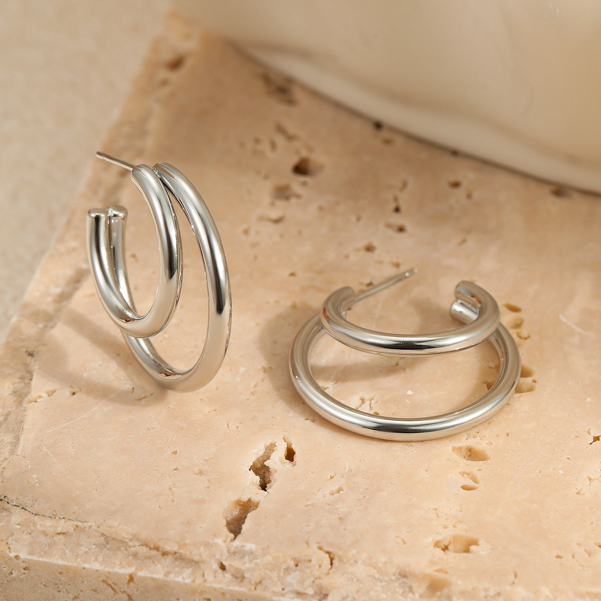 Aretes de Acero Inoxidable en Forma de C de Doble Capa Geométrica Minimalista para Mujer con Acabado Chapado