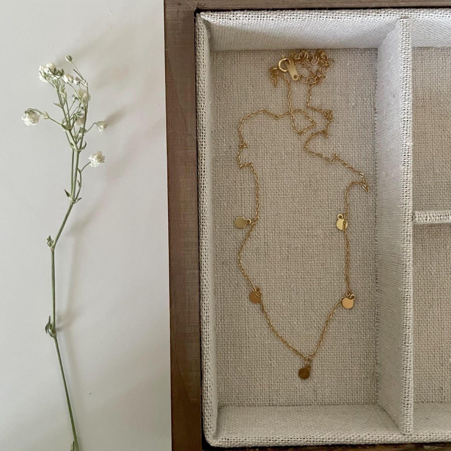 Dulce Collar Minimalista de Puntos Geométricos Redondos de Plata Esterlina 925 con Baño de Oro
