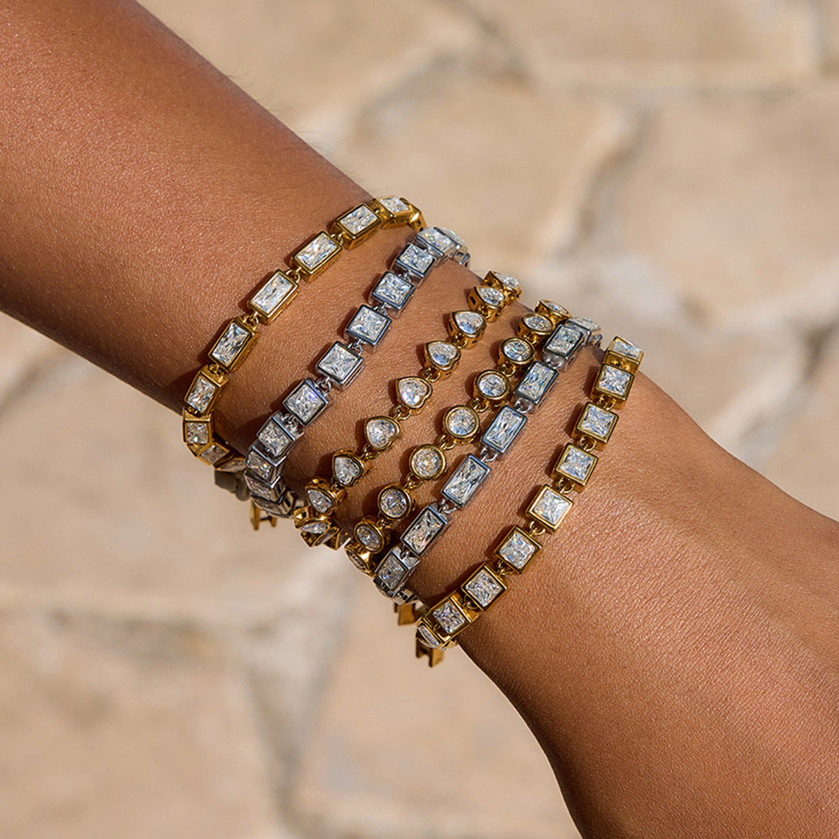 Pulsera Minimalista Geométrica de Acero Inoxidable con Incrustaciones de Rhinestones para Mujer, Bañada en Oro de 18K, Joyería de Lujo de Acero de Titanio
