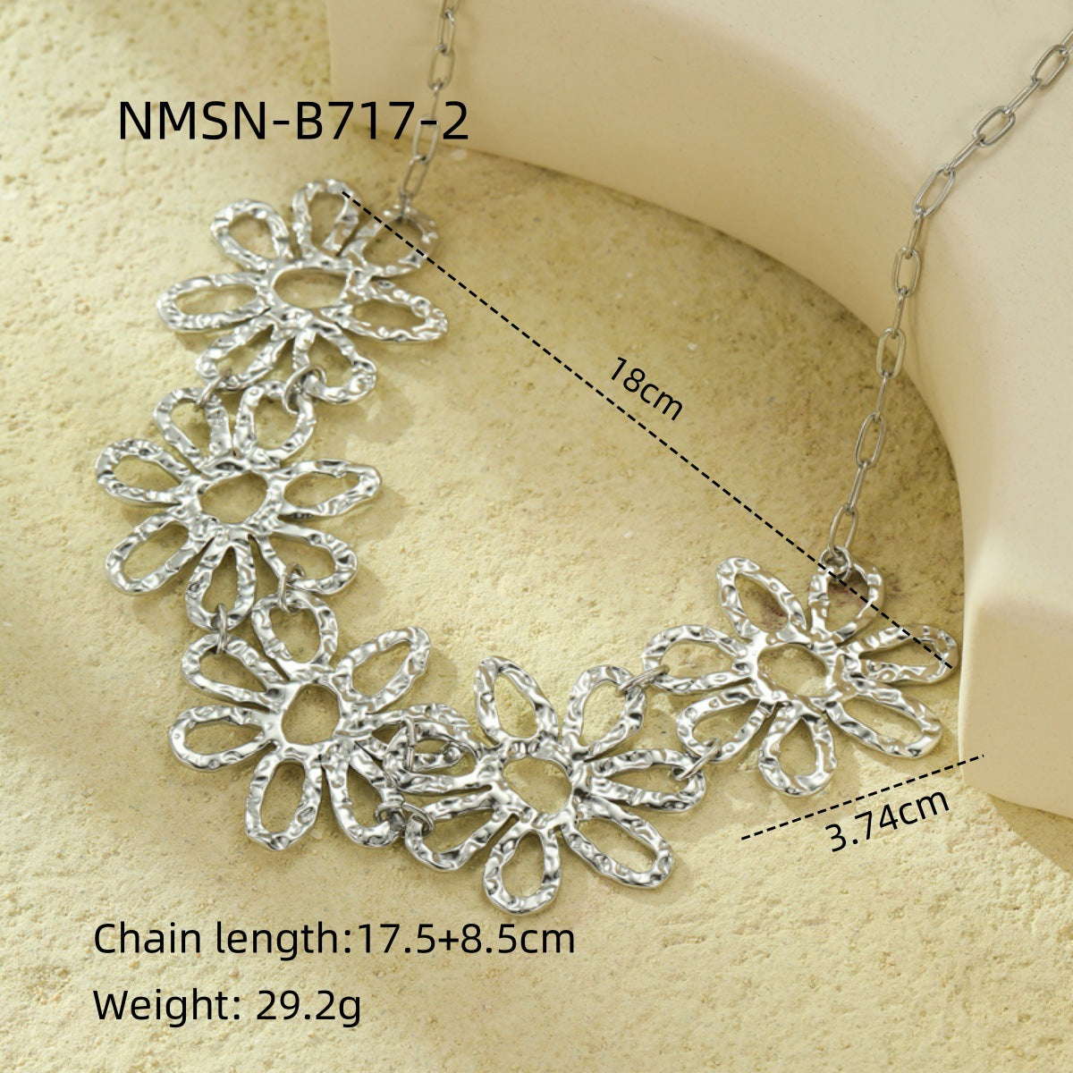 Collana alla clavicola floreale di tendenza con ciondolo geometrico in acciaio inossidabile con finitura galvanica per donna