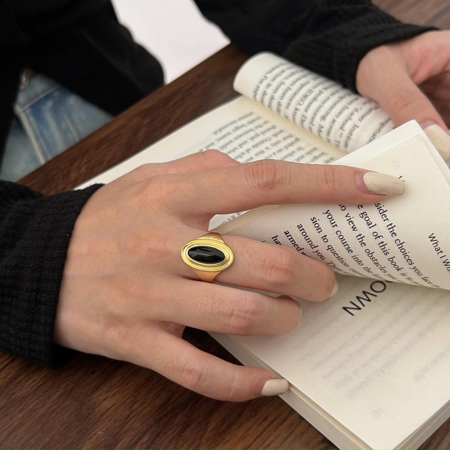 Anillo minimalista de plata de ley 925 con forma de corazón e incrustaciones de ónix negro para mujer