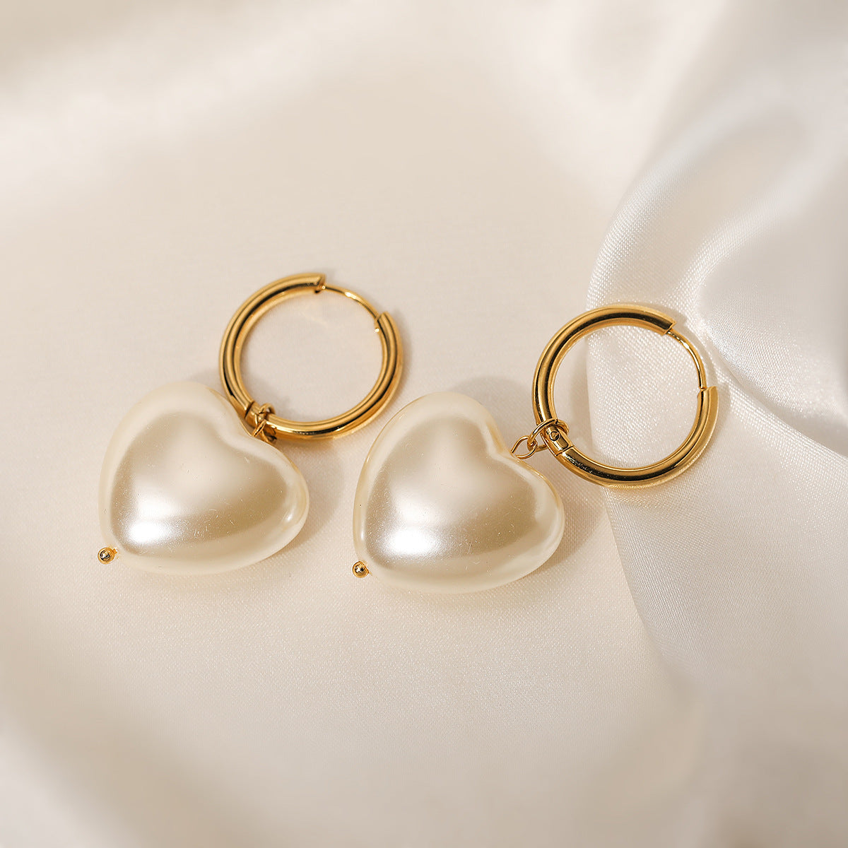 Orecchini Eleganti da Donna Placcati Oro 18 carati a Forma di Cuore in Acciaio Inossidabile con Perle, Accessorio di Moda Minimalista